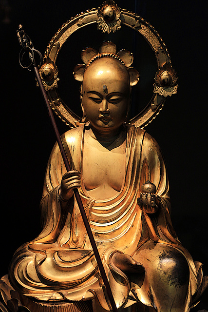 Poser la main sur le genou de Bouddha , un geste symbolique ?...... à méditer