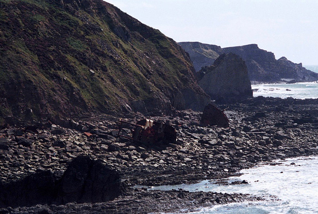 The wreck of the Johanna seen from the cliffs near Heartland Point (Scan from Aug 1992)