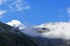 Saas Fee: Blick auf das Allalinhorn  (© Buelipix)