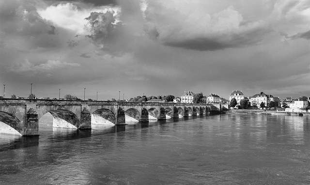 Saumur (49) 7 juin 2013. La Loire à très haut débit!!!