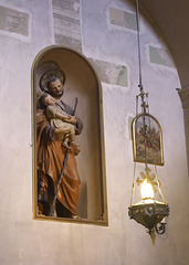 Statue in Chiesa di San Marcello al Corso