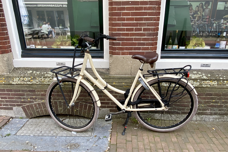 Do not place bicycles here