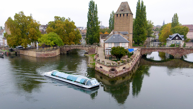 Stadtrundfahrt auf dem Fluss Ill