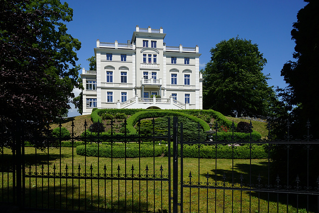 Villa „Schloss Weinberg“ - HFF
