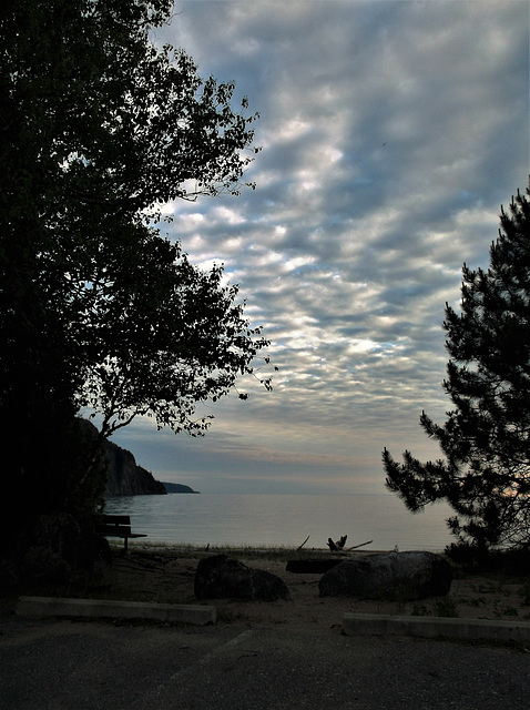 Une vieille femme dans ses nuages..... / The old woman's cloudy mindset ......