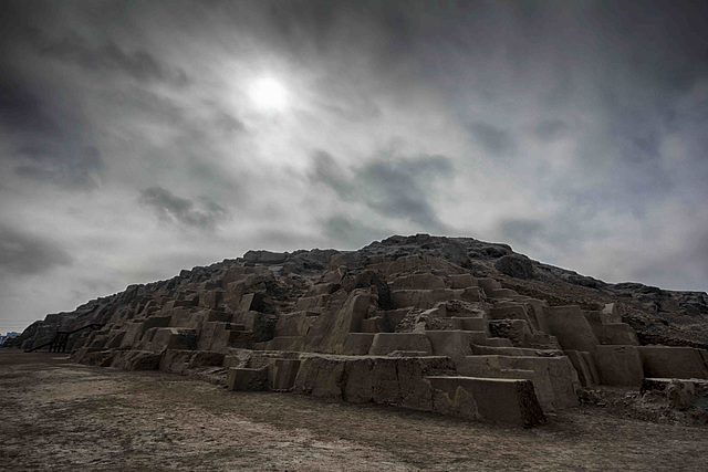 La Huaca y el sol