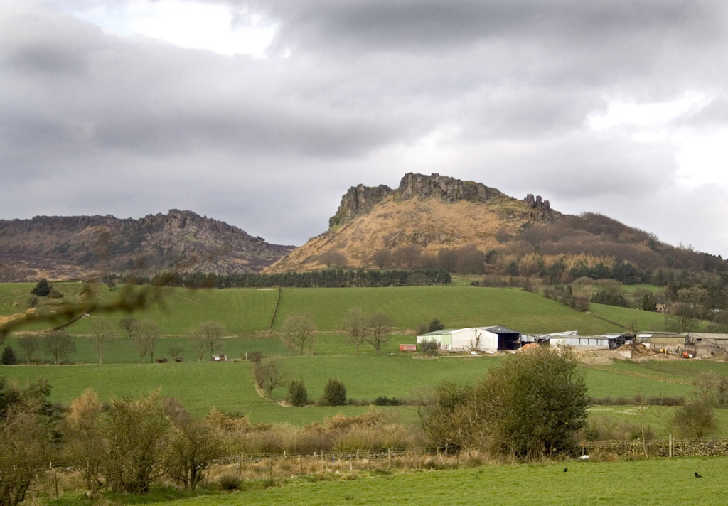 Hen Cloud and The Roaches