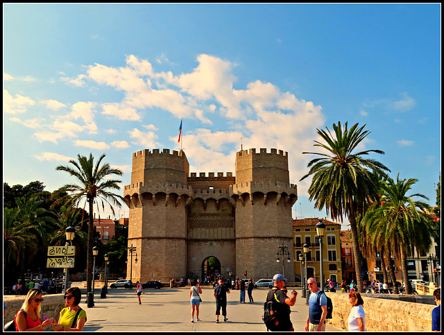 Valencia: torres de Serranos, 1