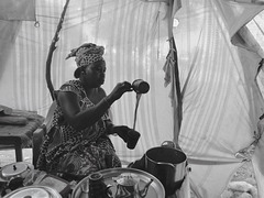 Sénégal - Femme noire 26 - Un bon café pour le touriste voyageur !