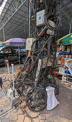 Parasols et labyrinthe électrique / Ombrelloni e labirinto elettrico
