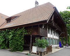 Altes Bauerhaus in Lyss ( heute ist eine KITA drin )