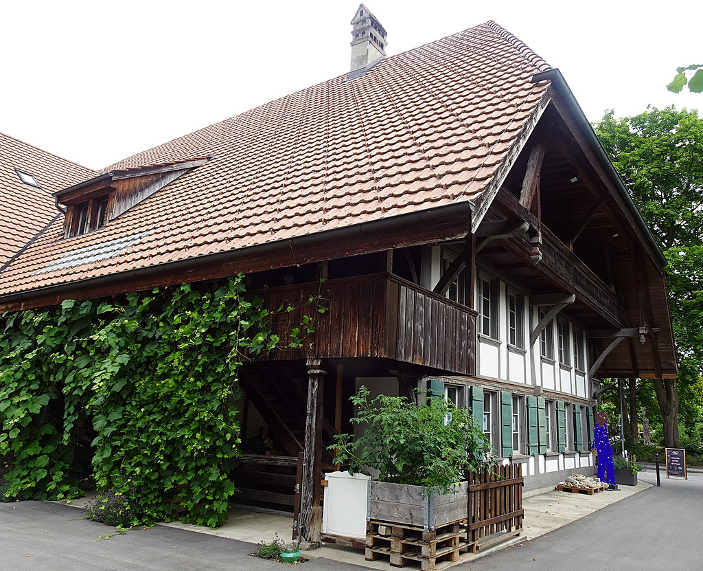 Altes Bauerhaus in Lyss ( heute ist eine KITA drin )