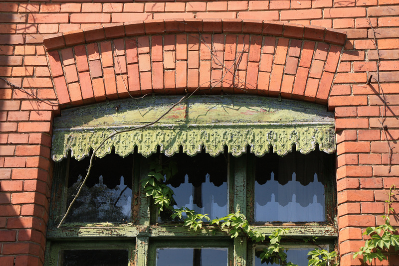 Raben Steinfeld, Schlossfenster