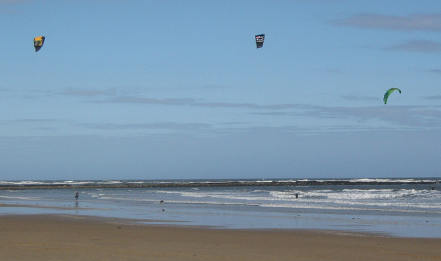 Kitesurfers 4