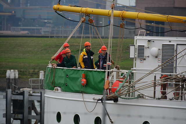 Sail 2015 – Crew of the Alexander von Humboldt II