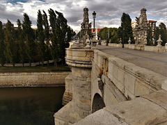 H. A. N. W.  E. everyone! Puente de Toledo, Madrid.
