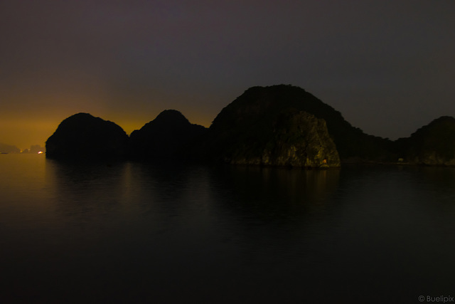 abends in der Halong Bay - P.i.P (© Buelipix)