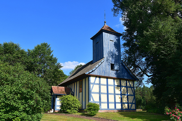 Kirchlein im Grünen (1)