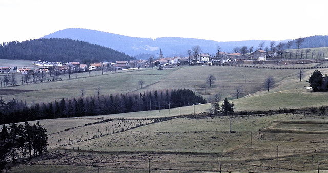 St Bonnet le Froid (43) Avril 1988. (Diapositive numérisée).