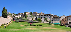 vor der Basilika San Francesco (© Buelipix)