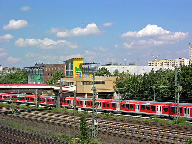 S-Bahnhof,  ADAC-Hubschrauber und MarktkaufCenter