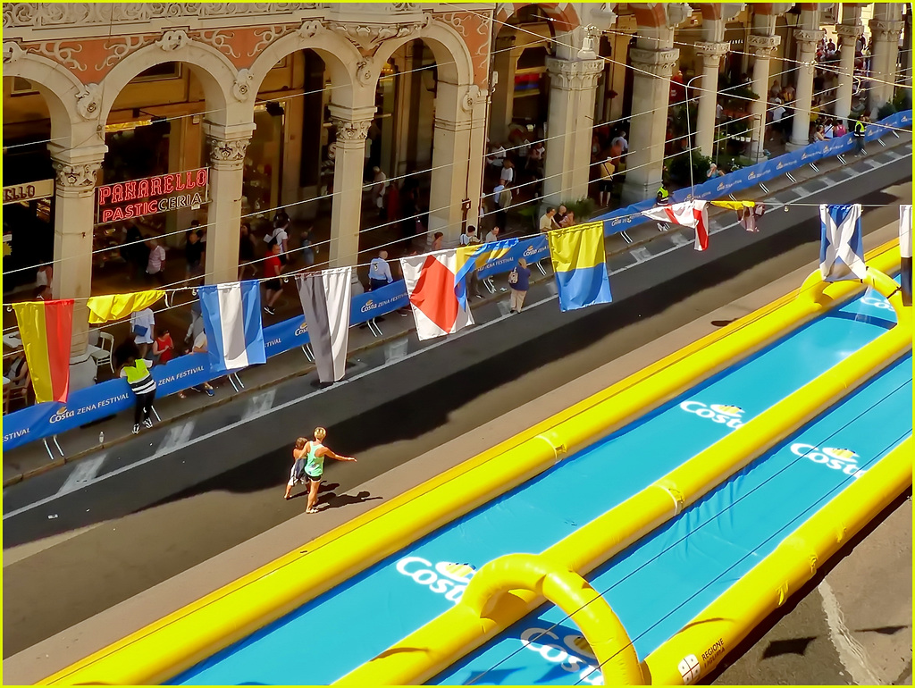 Genova : Lo scivolo ad acqua è pronto -