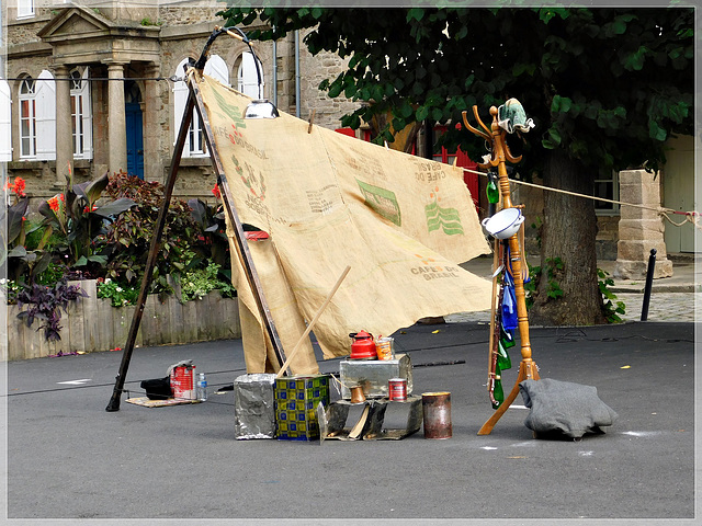 Cirque, théâtre : Place Saint Sauveur à Dinan (22) Cirque, théâtre : Place Saint Sauveur à Dinan (22)