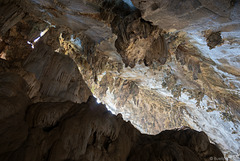 durch die Yathae Pyan Höhle (© Buelipix)