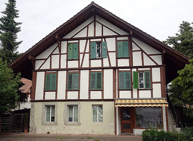 In diesem alten Fachwerkhaus war früher eine Bäckerei, es soll demnächst Saniert werden.