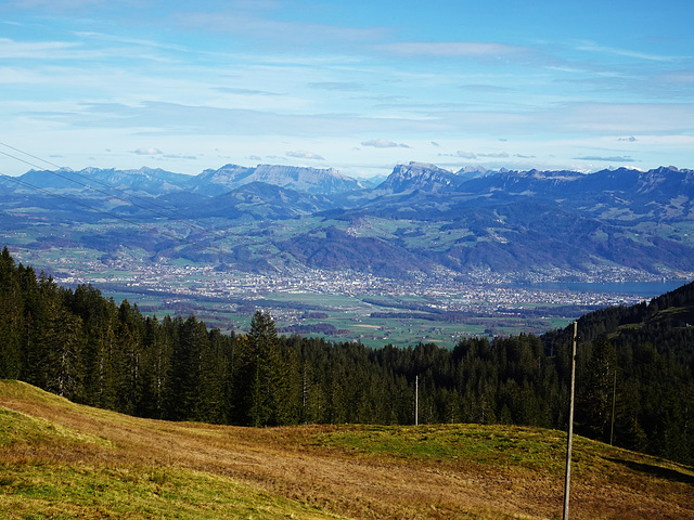 Blick auf die Stadt Thun, mit Sicht auf die Voralpen Region