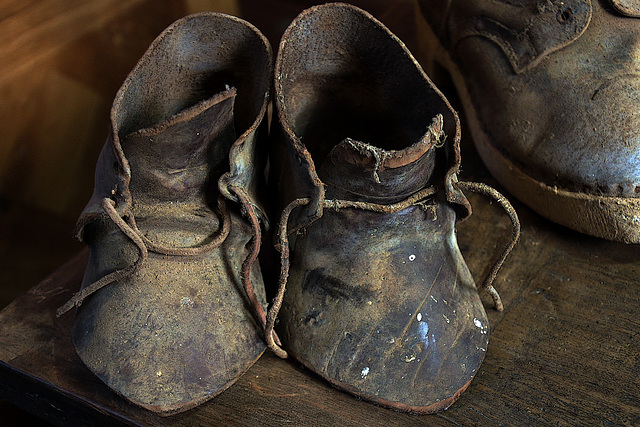 Chaussures d'enfant né sans cuillère d'argent dans la bouche - Marché Biron , Puces de Saint-Ouen