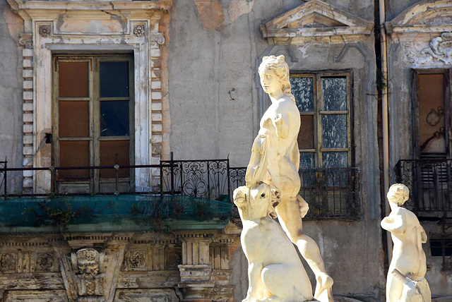 Brunnenfiguren vor dem Palazzo