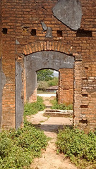 Ruine laotienne d'un hôpital français / Laotische Ruine eines französischen Krankenhauses