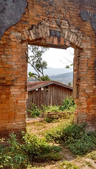 Ruine laotienne d'un hôpital français / Laotian ruína de um hospital francês