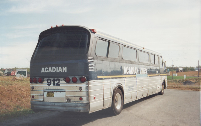 Acadian Lines 912 at New Glasgow, Nova Scotia - 7 Sep 1992 (Ref 173-35)