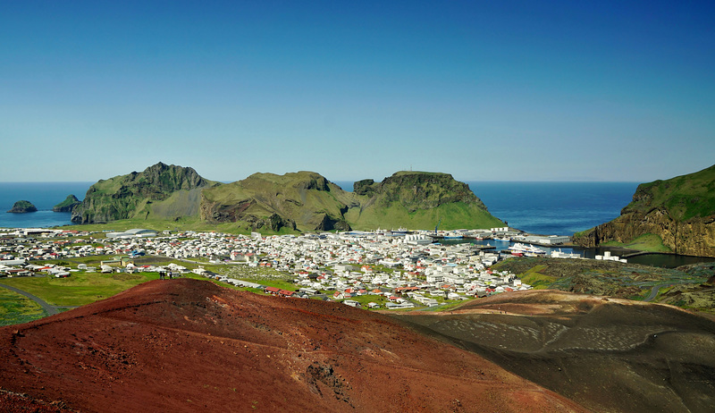 Der Kraterrand des Vulkans Eldfell ist erreicht - The crater rim of the volcano Eldfell is reached