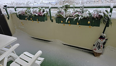 Balkon mit Schnee