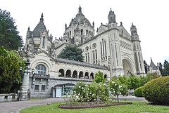 France - Basilique Sainte-Thérèse-de-Lisieux