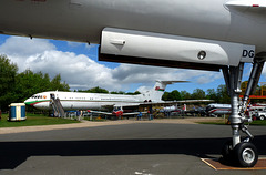 VC10 A40-AB Framed by Concorde G-BBDG