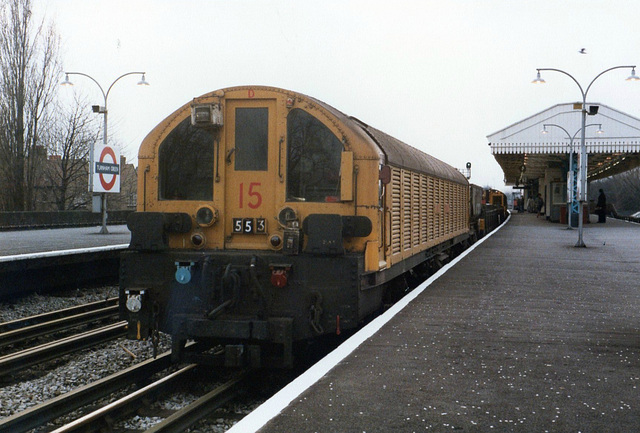 Battery Locomotive L15 at Turnham Green - 11 March 1984