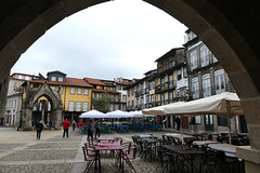Auf dem Marktplatz das Städtchens Guimarães