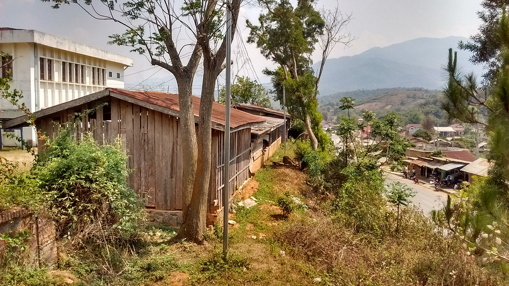 Eyesight from a laotian ruin / Vue depuis la ruine