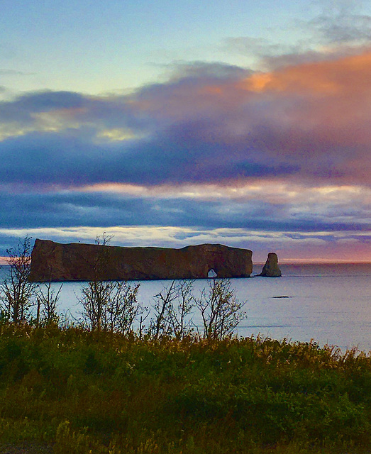 Majestueux Rocher Percé à l'aube