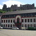 Heidelberger Kulisse mit dem Schloss, und im Vordergrund die Akademie der Wissenschaften