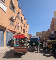 Camion, calèche et vélos / Truck, horse-drawn carriage and bikes