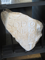 Musée archéologique de Zadar : inscription en l'honneur d'un porte-enseigne.