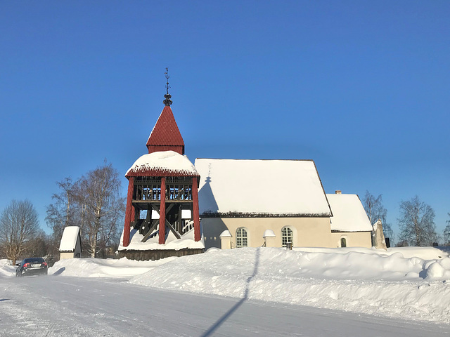 Norderö Kyrka - this time with blue skies