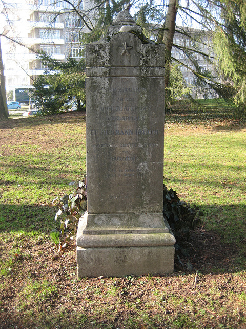 Grabsteine auf dem Gelände der "Insel" in Bern.