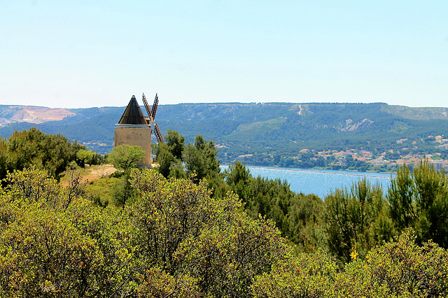 Grand paysage de l'étang de Berre