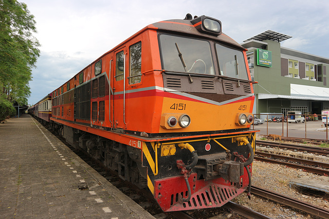 Tren a Bangkok-Estació de Trang-Tailàndia